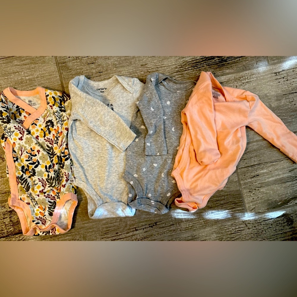 0-3 Months Carter’s Onesie Bundle.